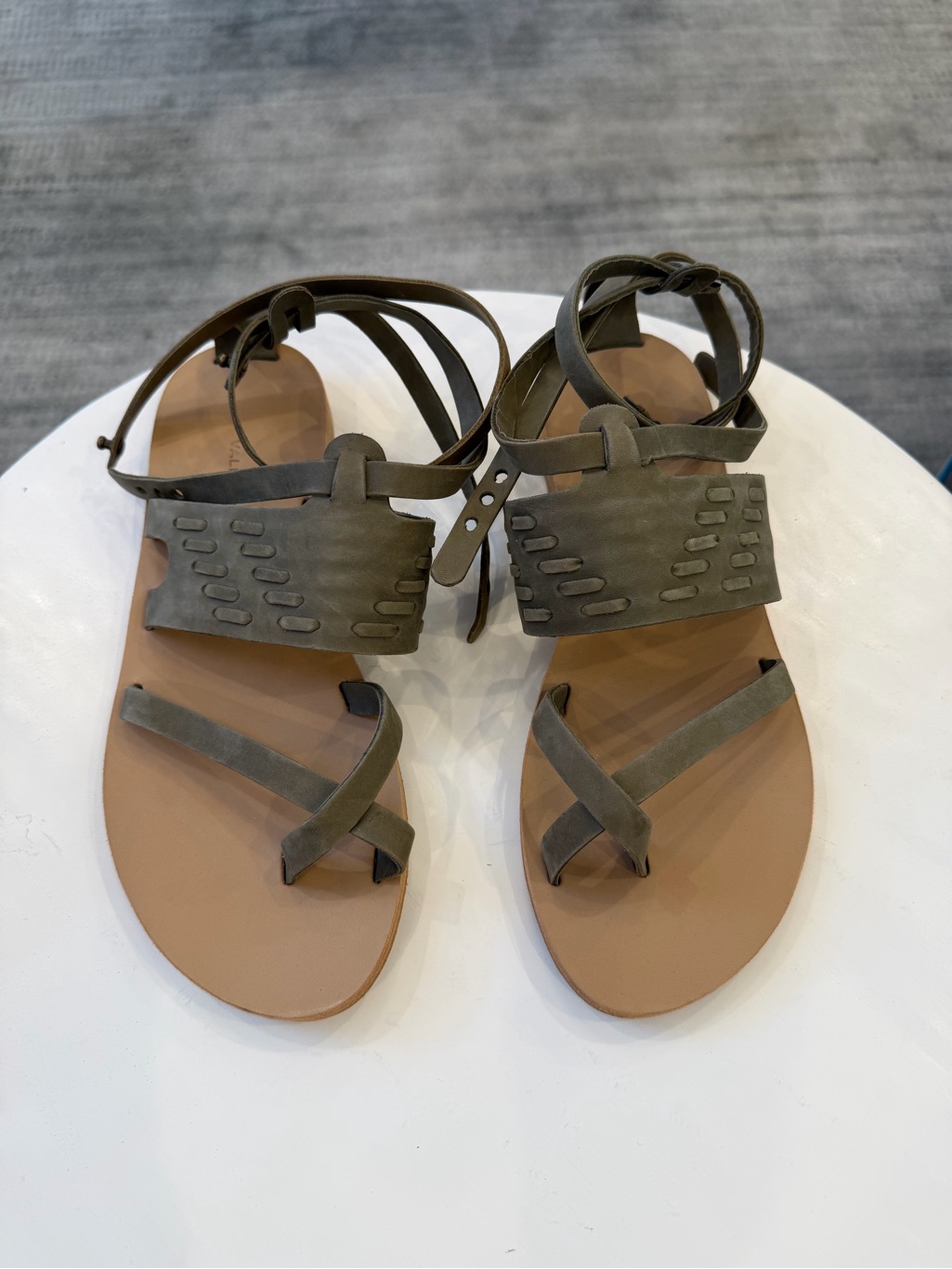 Women's Valia Gabriel Olive Green Strappy Leather Sandals 38 Never Worn.